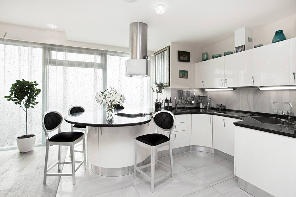 Кухонный гарнитур в дизайне черно белой кухни